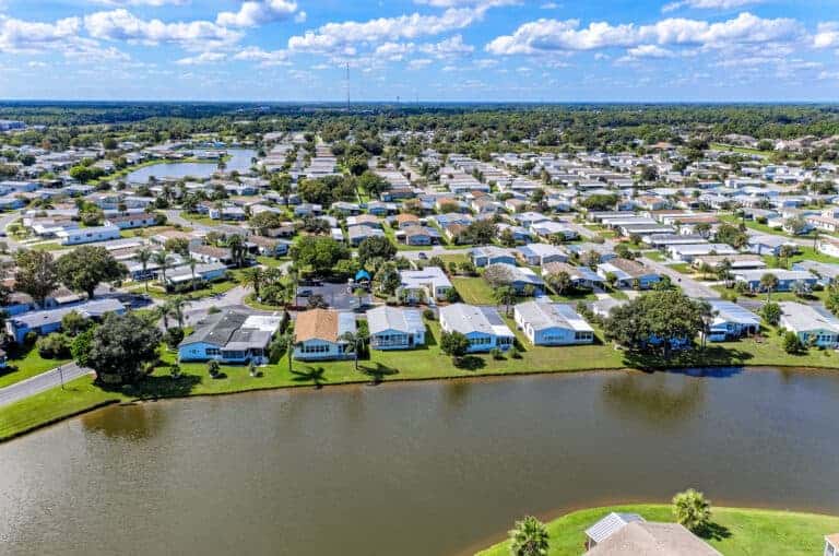 ポートモア岬 2264 Lakes of Melbourne Drive | Hometown America